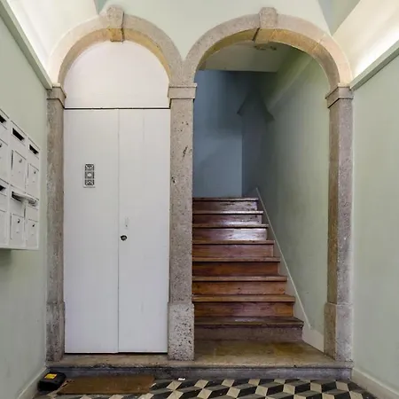 Cozy 1st Floor Flat Chiado District With Balconies And Ac 19th Century Building