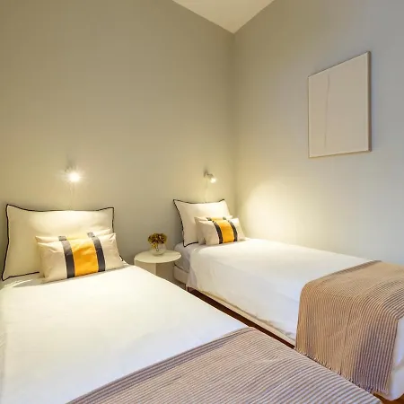 Cozy 1st Floor Flat Chiado District With Balconies And Ac 19th Century Building Apartamento Lisboa