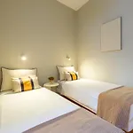 Cozy 1st Floor Flat Chiado District With Balconies And Ac 19th Century Building Apartamento Lisboa