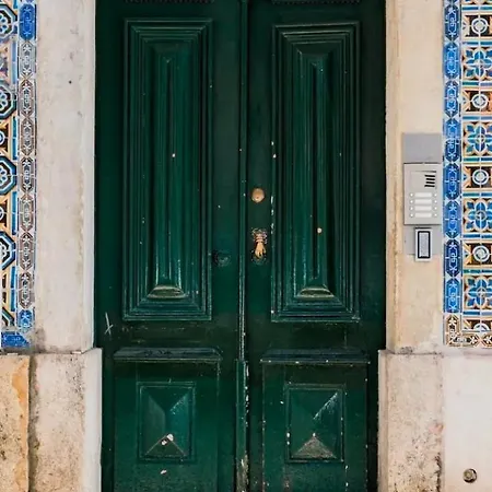 Cozy 1st Floor Flat Chiado District With Balconies And Ac 19th Century Building Apartmán *