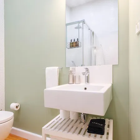 Cozy 1st Floor Flat Chiado District With Balconies And Ac 19th Century Building Lisboa