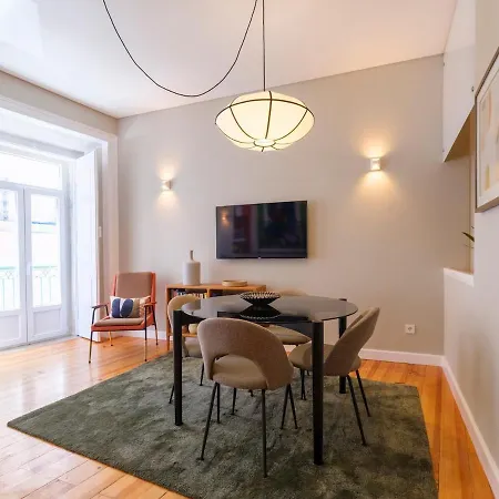Cozy 1st Floor Flat Chiado District With Balconies And Ac 19th Century Building *