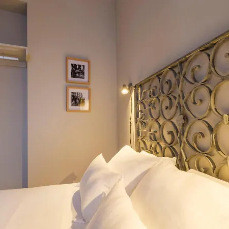 Cozy 1st Floor Flat Chiado District With Balconies And Ac 19th Century Building Apartmán Lisboa