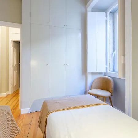 Cozy 1st Floor Flat Chiado District With Balconies And Ac 19th Century Building Apartmán