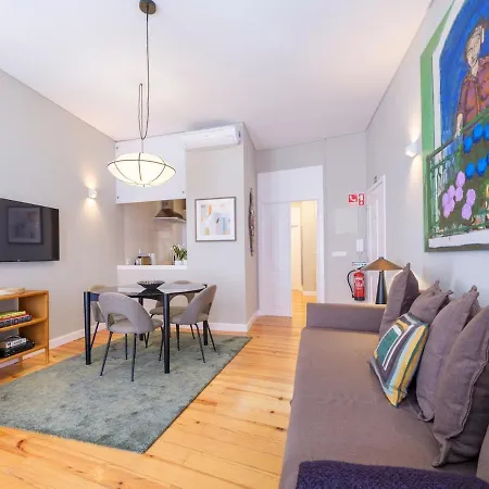 Cozy 1st Floor Flat Chiado District With Balconies And Ac 19th Century Building