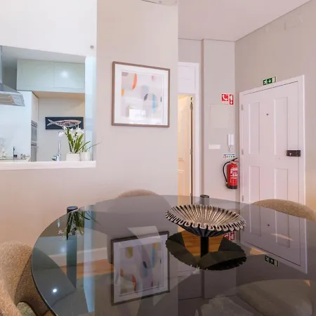 Cozy 1st Floor Flat Chiado District With Balconies And Ac 19th Century Building Apartmán *