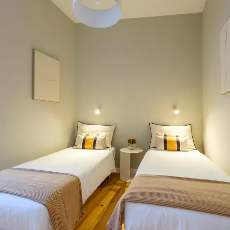 Cozy 1st Floor Flat Chiado District With Balconies And Ac 19th Century Building *