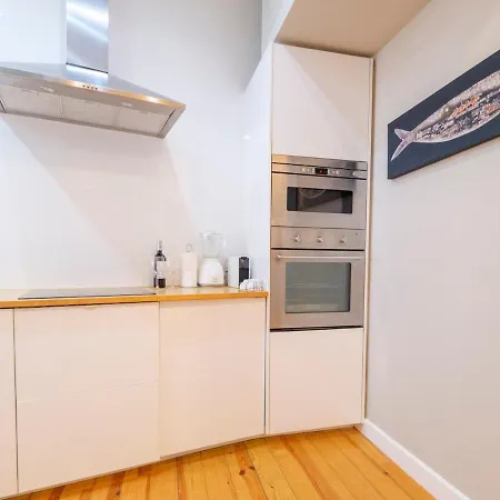 Cozy 1st Floor Flat Chiado District With Balconies And Ac 19th Century Building *