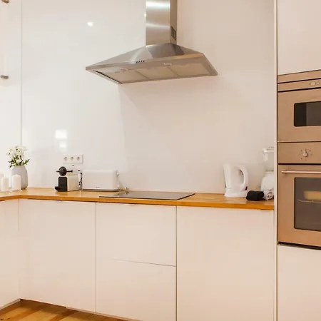 Cozy 1st Floor Flat Chiado District With Balconies And Ac 19th Century Building Apartment *