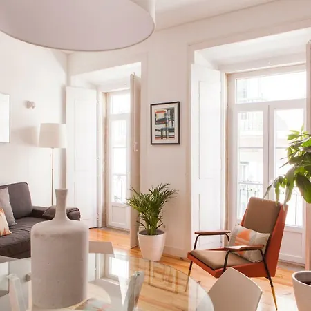 Апартаменты Cozy 1st Floor Flat Chiado District With Balconies And Ac 19th Century Building