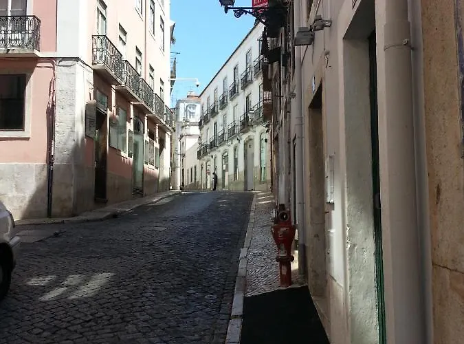 Cozy 1st Floor Flat Chiado District With Balconies And Ac 19th Century Building *