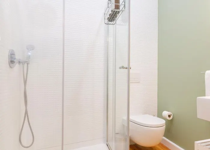 Cozy 1st Floor Flat Chiado District With Balconies And Ac 19th Century Building شقة Lisboa