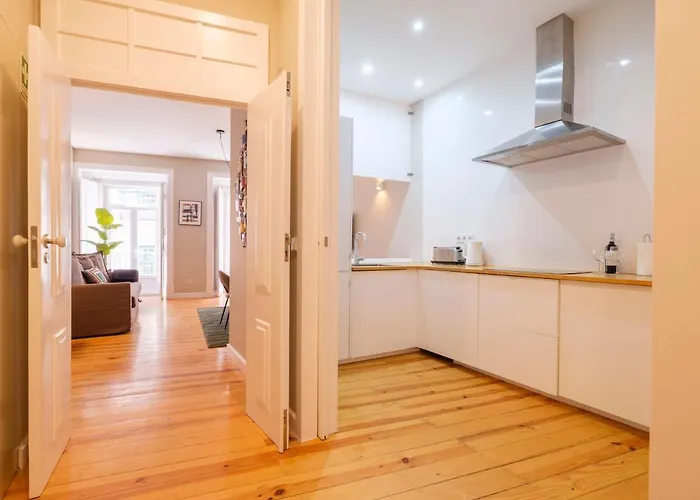 Cozy 1st Floor Flat Chiado District With Balconies And Ac 19th Century Building Lejlighed Lisboa
