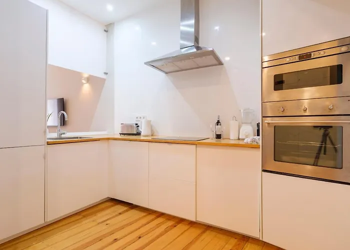Cozy 1st Floor Flat Chiado District With Balconies And Ac 19th Century Building Lejlighed