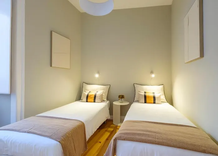 Cozy 1st Floor Flat Chiado District With Balconies And Ac 19th Century Building *