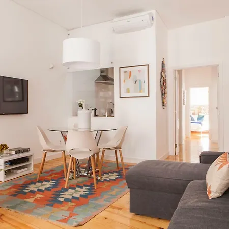Cozy 1st Floor Flat Chiado District With Balconies And Ac 19th Century Building Διαμέρισμα *