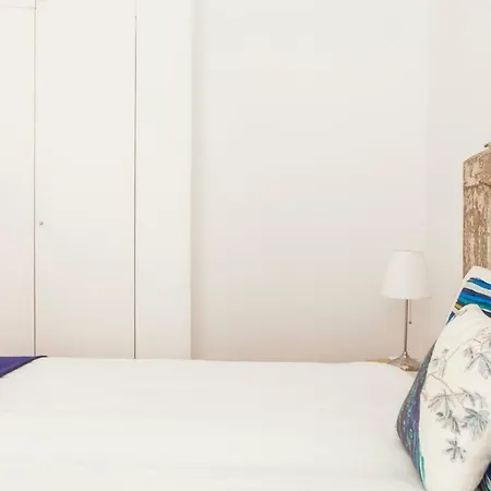 Cozy 1st Floor Flat Chiado District With Balconies And Ac 19th Century Building Lisboa