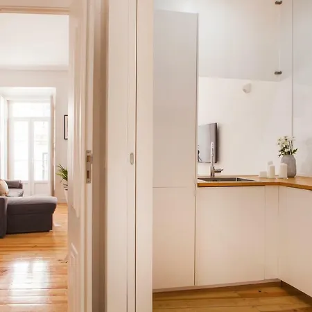 Διαμέρισμα Cozy 1st Floor Flat Chiado District With Balconies And Ac 19th Century Building Lisboa