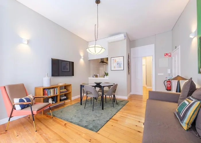 Appartamento Cozy 1st Floor Flat Chiado District With Balconies And Ac 19th Century Building Lisbona