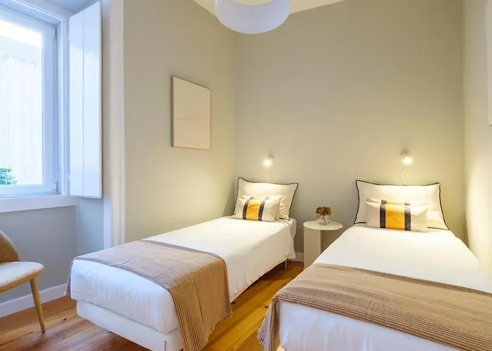 Cozy 1st Floor Flat Chiado District With Balconies And Ac 19th Century Building Appartamento *