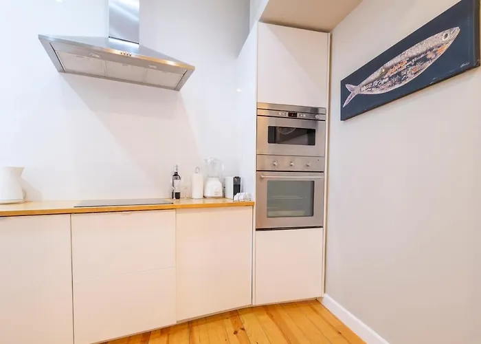 Cozy 1st Floor Flat Chiado District With Balconies And Ac 19th Century Building *