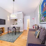 Cozy 1st Floor Flat Chiado District With Balconies And Ac 19th Century Building