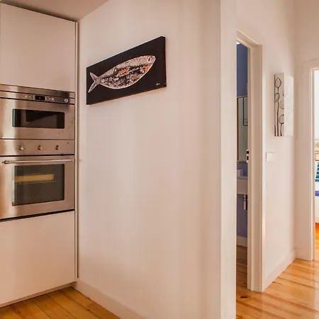 Cozy 1st Floor Flat Chiado District With Balconies And Ac 19th Century Building * ליסבון