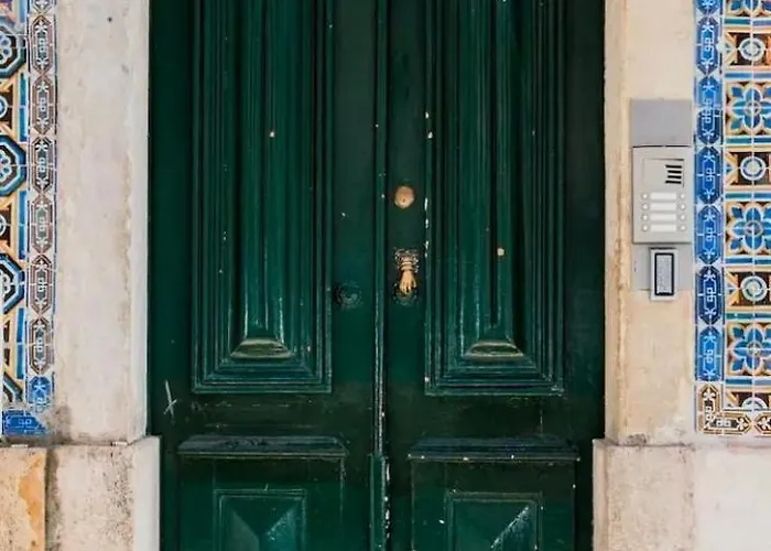 Cozy 1st Floor Flat Chiado District With Balconies And Ac 19th Century Building Apartamento *