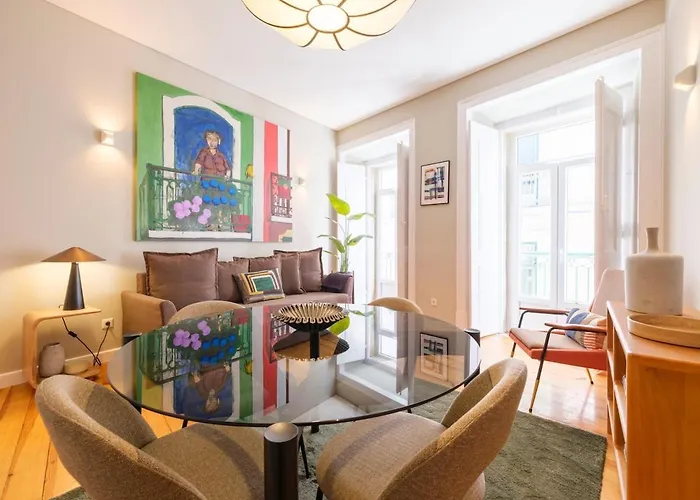 Cozy 1st Floor Flat Chiado District With Balconies And Ac 19th Century Building Apartamento