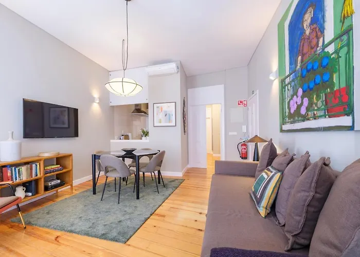 Cozy 1st Floor Flat Chiado District With Balconies And Ac 19th Century Building