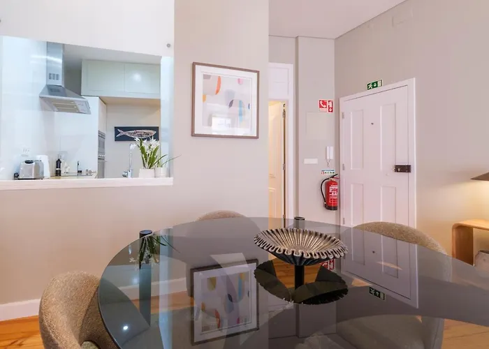 Cozy 1st Floor Flat Chiado District With Balconies And Ac 19th Century Building Apartamento *