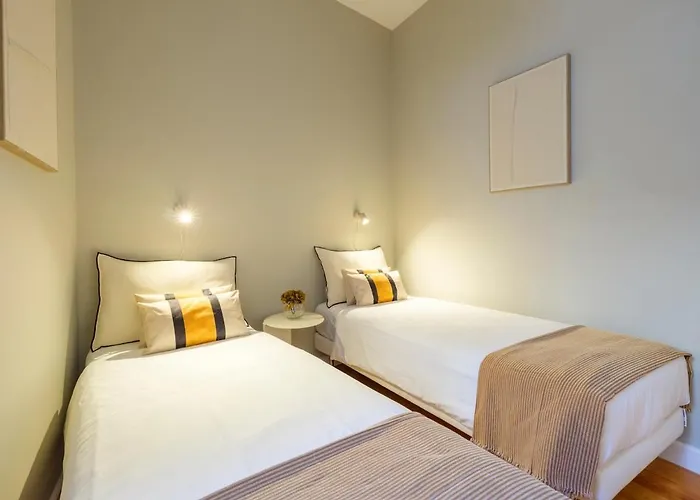 Cozy 1st Floor Flat Chiado District With Balconies And Ac 19th Century Building Apartamento Lisboa